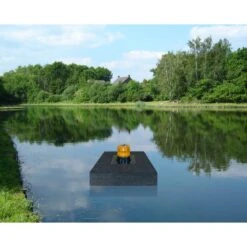 Vogelverschrikker Flashing Lights Op Een Drijver Oranje